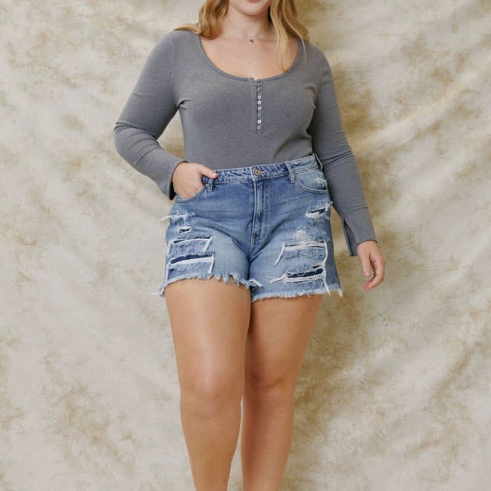 ✨SOLD OUT✨ Plus Sized Mom Shorts